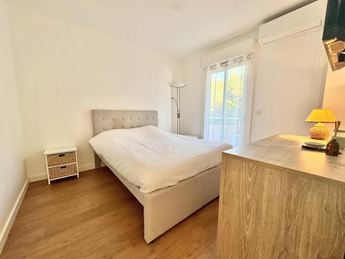 Appartement lumineux, parking, proches des criques