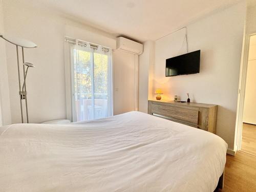 Appartement lumineux, parking, proches des criques