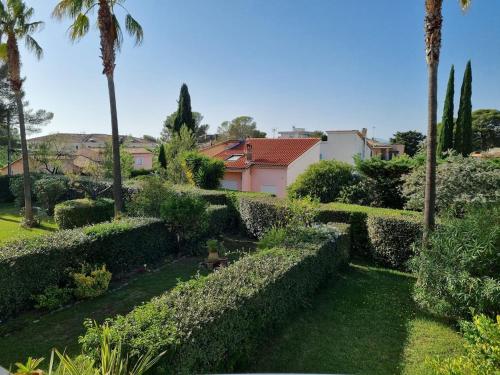 Appartement lumineux, parking, proches des criques