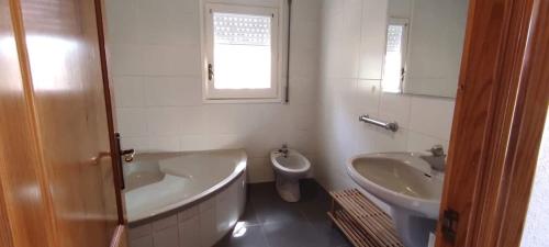 a bathroom with a tub and a sink and a toilet at Torre de l'Olivera in Mediona