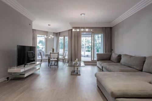Apartment by Puerto Banus - with parking