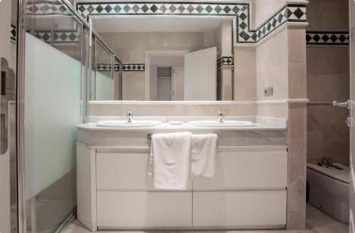 Apartment by Puerto Banus - with parking