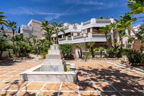 Apartment by Puerto Banus - with parking