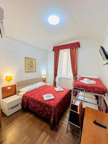 a hotel room with two beds and a table at Toffa Place In Rome in Rome