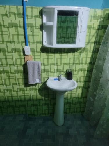 a bathroom with a sink and a mirror at Hostal viroleño in Zacatecoluca