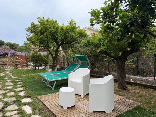 a backyard with a table and a playground at Casa Glicine in Sperlonga