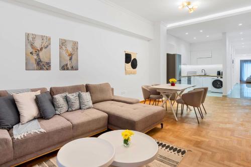 Athina Serenity - 2B, Pangrati