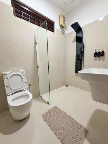 a bathroom with a toilet and a sink at Mount Crest Inn Deniyaya in Deniyaya