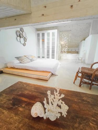 a large bedroom with a bed and a table at Planazo House in Arnuero
