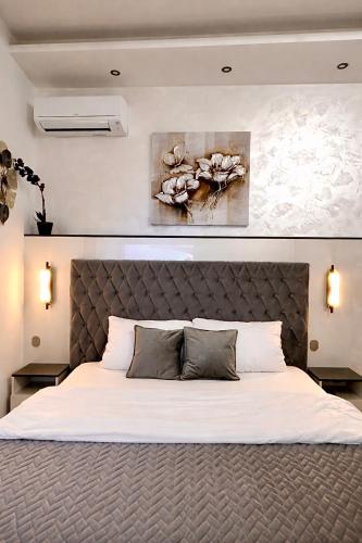 Bellamy - Elegant cozy studio with King bed, Netflix and free Parking