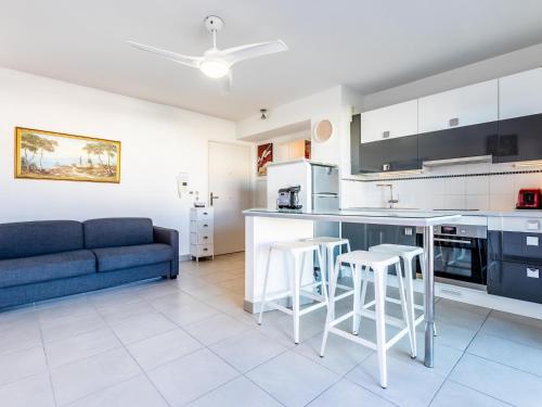 Spacieux T2 avec terrasse et parking à 100m de la plage - FR-1-472-172