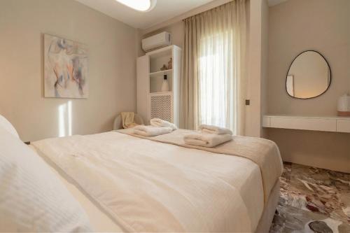 Elegant Suite a Stylish 3BR in Glyfada Center