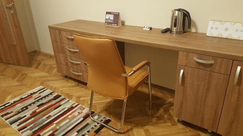 an office with a desk with a chair at it at Satu Mare Apartments in Satu Mare