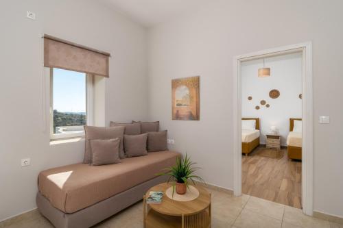 a living room with a couch and a window at Vira Señor House in Triovasálos