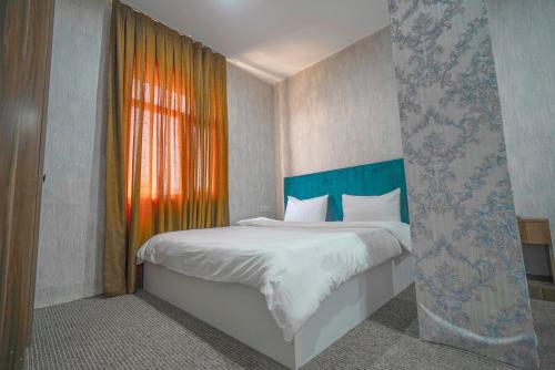 a bedroom with a large bed with a window at Hotel Danzha2 Erbil in Erbil