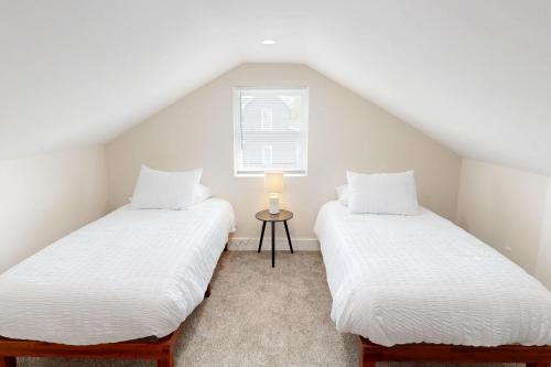 two twin beds in a room with a window at The Nook on Landess in Marion