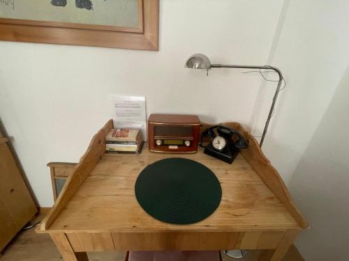 a table with a lamp and a radio on it at Gasthaus Liam 2 in Bendorf