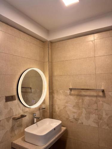 a bathroom with a sink and a mirror at Blue Rock Retreat in Belihuloya