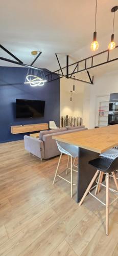 TheSecret 8 couchages, Sanctuaires et gare 5mn Climatisé , salle de sport terasse