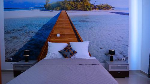 a bed in a room with a view of the beach at sempri djuntu T1A in Tarrafal