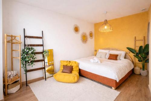 Studio rénové climatisé tout confort - Lit Queen size - emplacement idéal près des plages