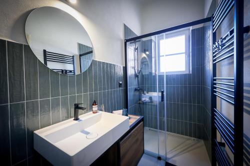 a bathroom with a sink and a mirror at Apartmán v srdci Tábora in Tábor