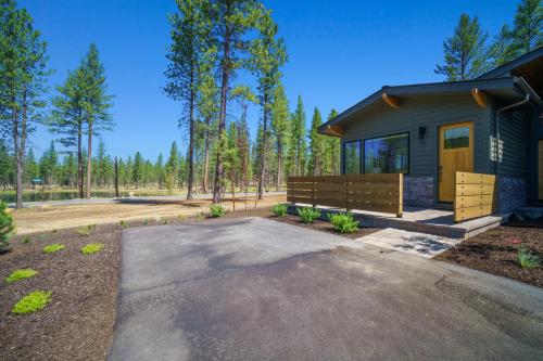 a home with a large driveway in front of a house at 18112-2 Forestbrook Loop in Bend