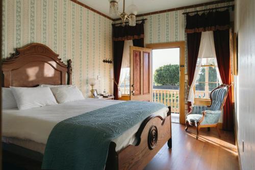 a bedroom with a large bed and a balcony at Cosmopolitan Hotel in San Diego