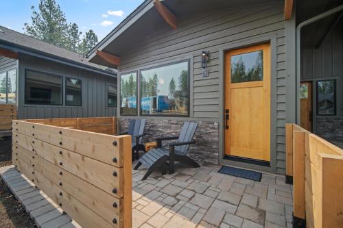 a patio with two chairs on a house at 18129-2 Forestbrook Loop in Bend