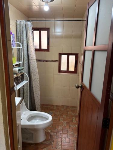 a bathroom with a toilet and a sink at Brisa Campestre in Tomatlán