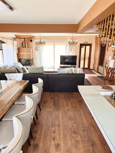 a living room with a couch and a table at ApartPodhale in Raba Wyżna