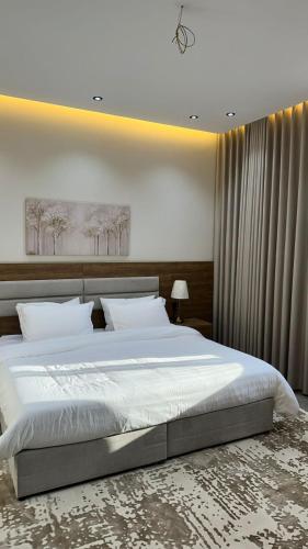 a bedroom with a large bed in a room at شقق سدايم in Jeddah