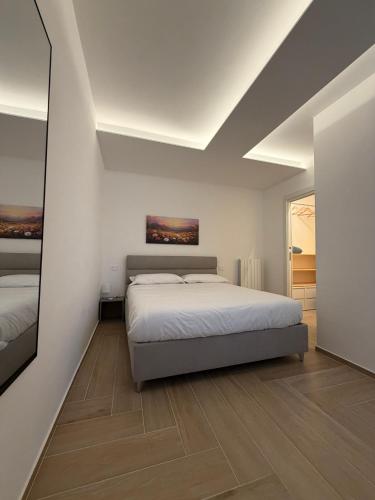 a bedroom with a bed and a painting on the wall at Elegante suite con box privato e vista in Aprica
