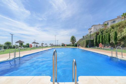 Casa del Mar Modern Apartment with Pool & Sea View in Manilva