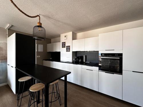 Appartement lumineux avec terrasse et vue imprenable sur l'étang de Thau