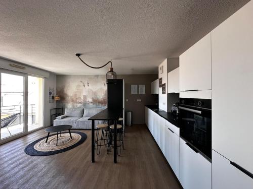 Appartement lumineux avec terrasse et vue imprenable sur l'étang de Thau
