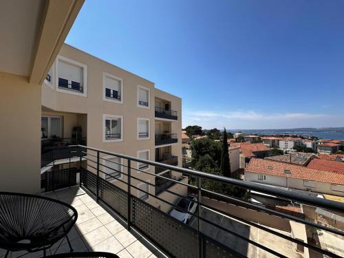 Appartement lumineux avec terrasse et vue imprenable sur l'étang de Thau