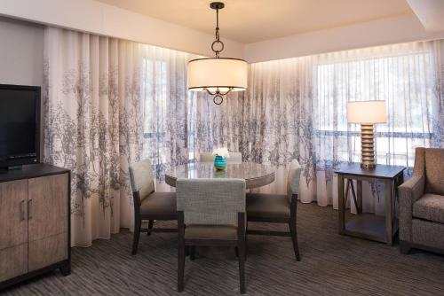 a dining room with a table and chairs and a television at Hotel Azure in South Lake Tahoe