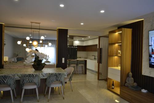 E L Guesthouse