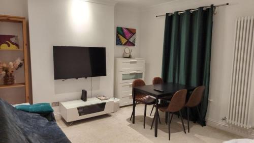Fully-equipped flat in the city of London photo 26