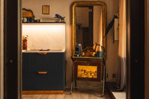 Boutique Loft steps from the Colosseum - Gio Roma