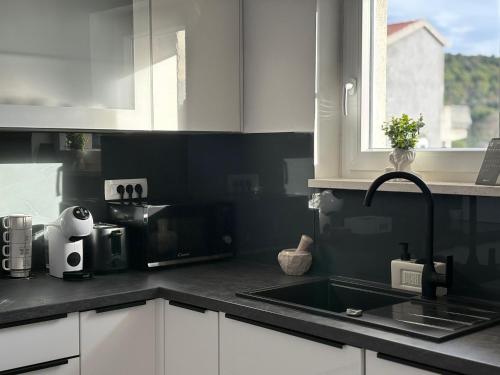Apartment Silver Shine