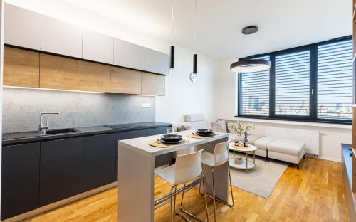 Modern City View Apt - Proxenta Tower