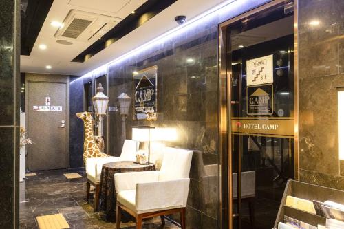 a restaurant with a giraffe on the wall at Camp Hotel in Seoul
