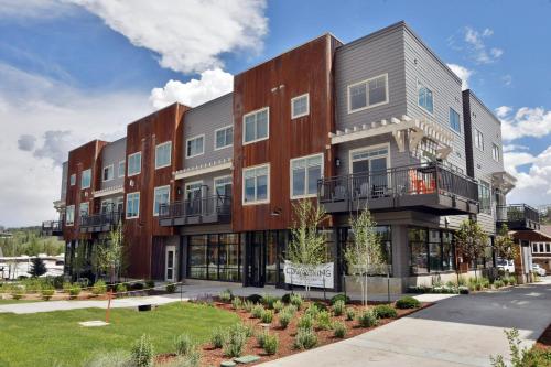 an image of an apartment building at Downtown WP Loft 14 I Huge Hot Tub I Great Views I Additional Bunk Area in Winter Park