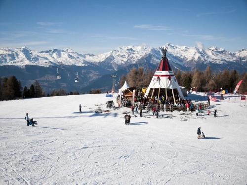 Sunny chalet in Veysonnaz for 10 guests