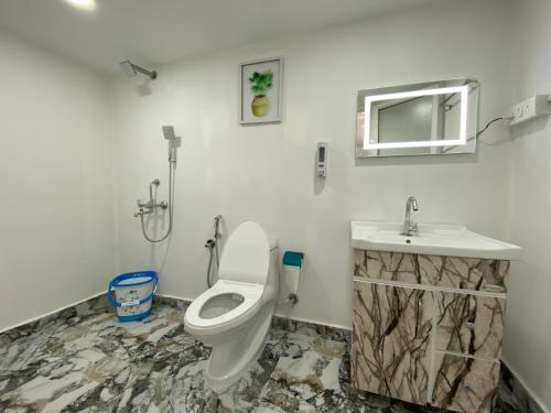 a bathroom with a toilet and a sink at Mystic Nest in Canacona