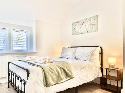 a bedroom with a bed with a blanket on it at Dale View in Youlgreave