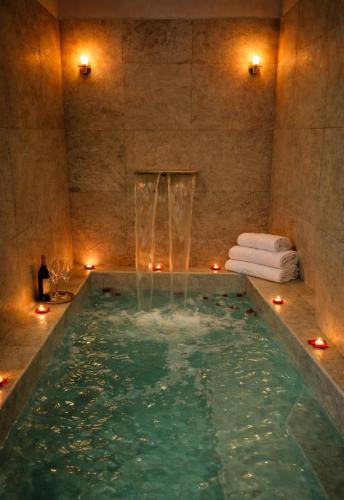 LUXUITE Villa con Piscina e sauna o villa con jacuzzi e doccia emozionale