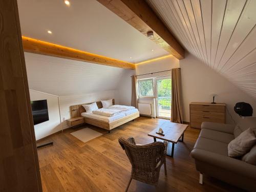 a living room with a bed and a couch at Zum Kaiserwirt in Heppenheim an der Bergstrasse